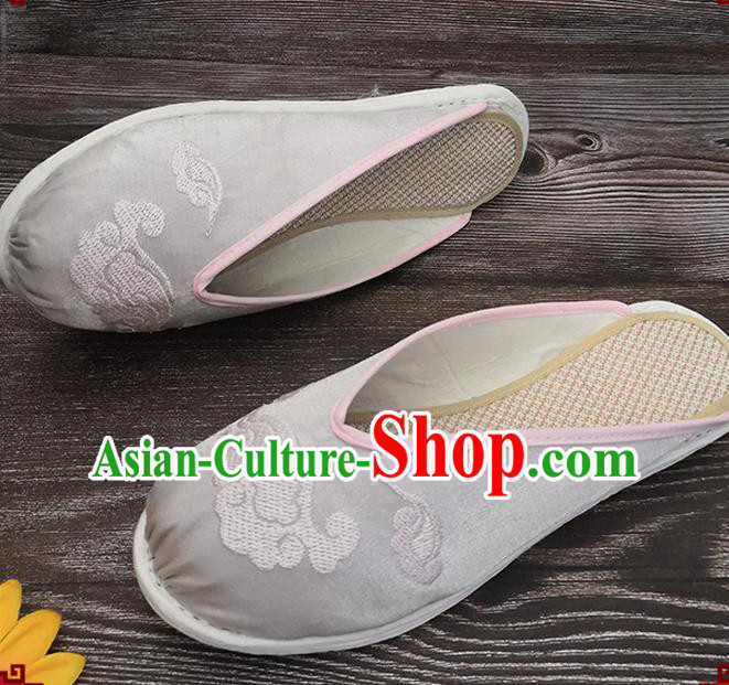 Chinese Woman Slippers National Shoes Handmade Embroidery Cloud Argent Satin Shoes