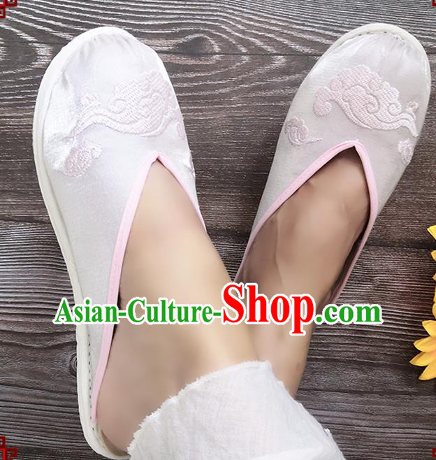 Chinese Woman Slippers National Shoes Handmade Embroidery Cloud Argent Satin Shoes