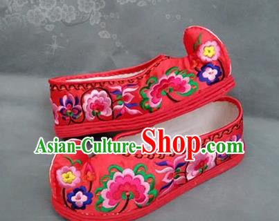 Handmade China Wedding Bride Hanfu Shoes Ethnic Dance Shoes National Woman Red Satin Shoes Yunnan Embroidered Shoes