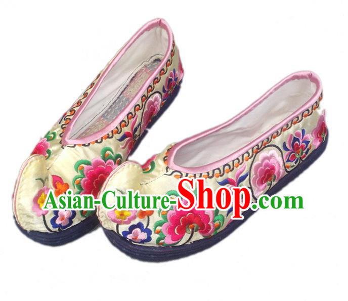 China Handmade Ethnic Dance Shoes National Woman Light Yellow Satin Shoes Yunnan Embroidered Shoes Wedding Bride Hanfu Shoes