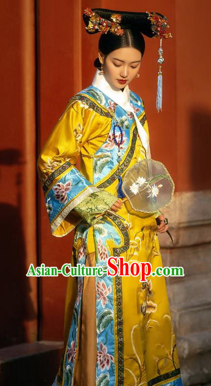 China Ancient Imperial Consort Yellow Dress Traditional Historical Clothing Qing Dynasty Manchu Woman Embroidered Garment Costume