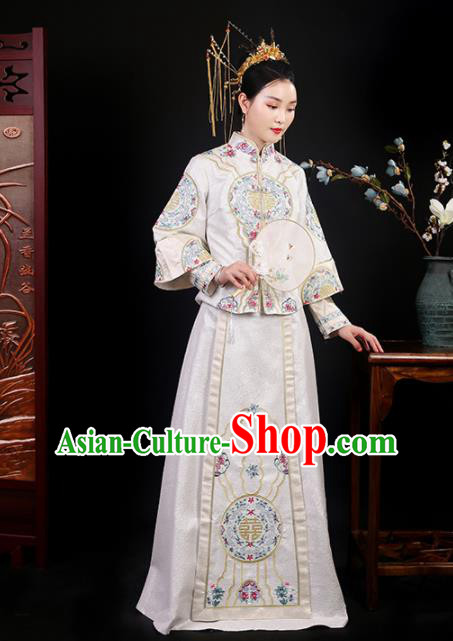 China Traditional Wedding Garment Costumes Bride Beige Dress Outfits Embroidery Xiuhe Suits Custom Bridal Attire Clothing