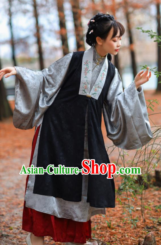 China Traditional Historical Hanfu Dress Apparels Ancient Young Mistress Garment Costume Ming Dynasty Noble Countess Historical Clothing