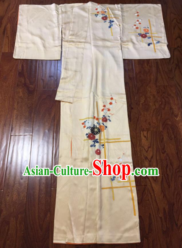 Japan Young Woman Garment Costume Traditional Beige Silk Yukata Dress Classical Chrysanthemum Pattern Tsukesage Kimono Clothing