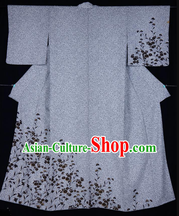Japan Classical Chrysanthemum Pattern Tsukesage Kimono Clothing Court Woman Garment Costume Traditional White Yukata Dress