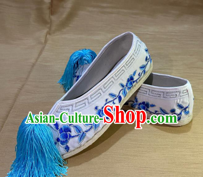 Handmade China Peking Opera Hua Tan White Satin Shoes Beijing Opera Actress Shoes Wedding Embroidered Shoes Ancient Princess Shoes