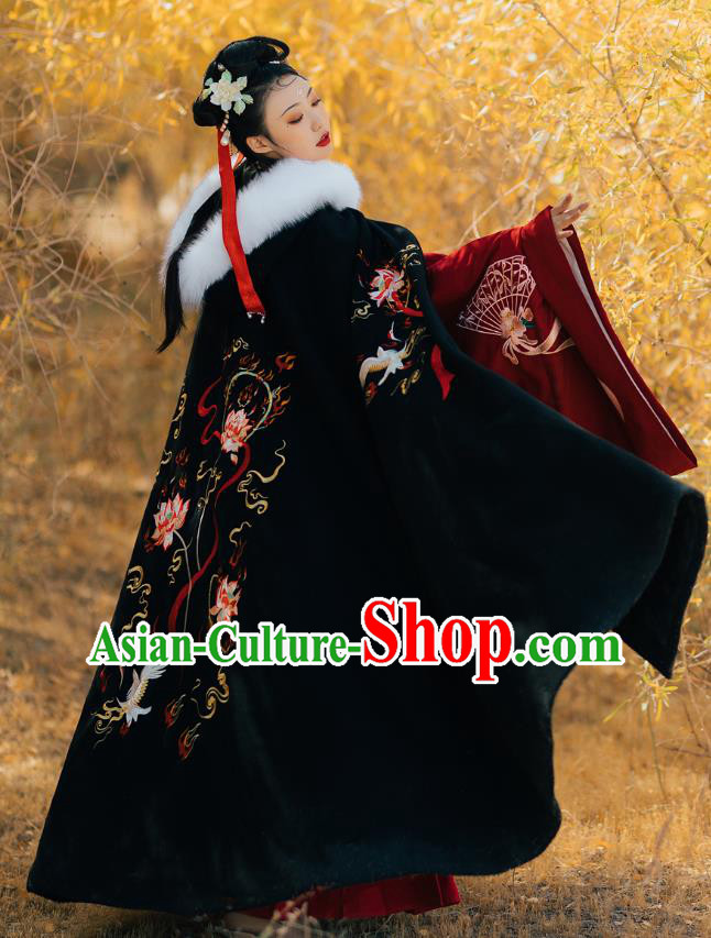 China Traditional Hanfu Embroidered Black Cape Ancient Palace Lady Cloak Costume Ming Dynasty Princess Mantle