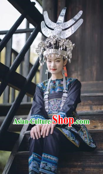Yunnan Ethnic Minorities Dress Up In Aquarium Costumes And National Style Costumes
