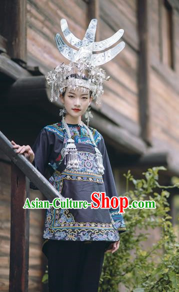 Yunnan Ethnic Minorities Dress Up In Aquarium Costumes And National Style Costumes