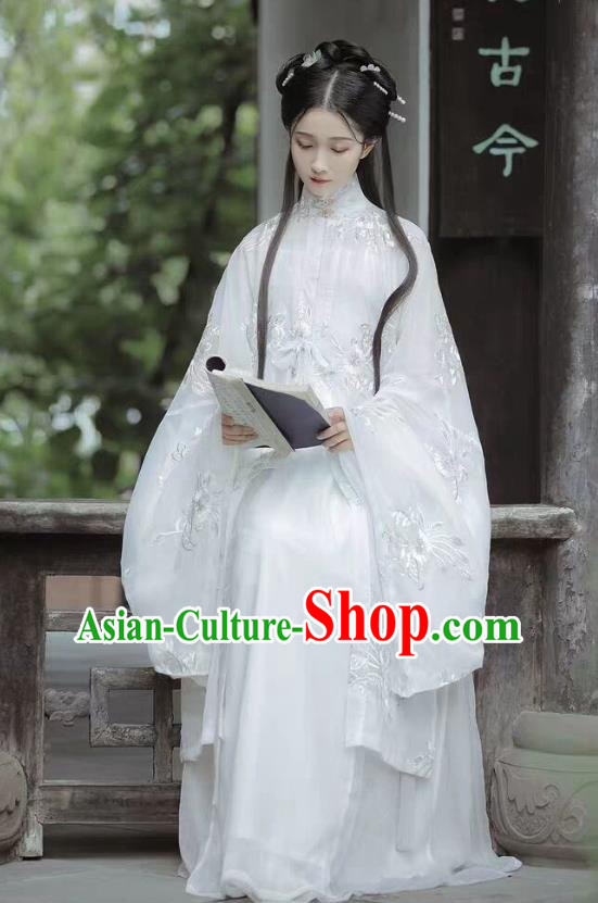 China Ancient Noble Lady Costumes Woman Light Blue Hanfu Dress Ming Dynasty Embroidered Clothing