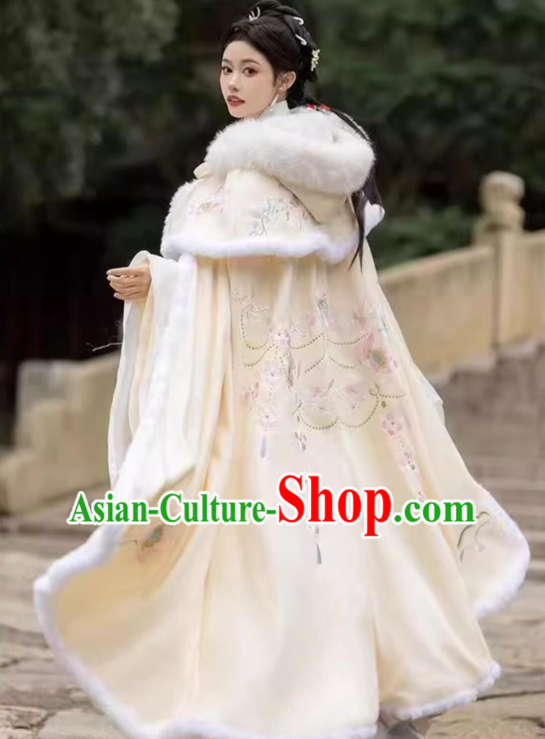 Traditional Chinese Hanfu Cloak Embroidered Warm Cape Ancient China Pricess Clothing