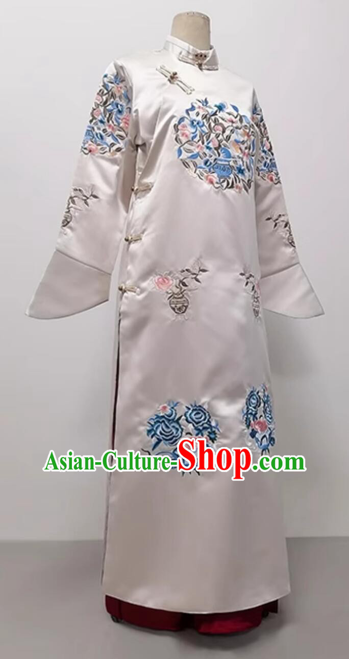 China Qing Dynasty Empress Costume Manchu Court Woman Clothing Traditional Chinese Clothing