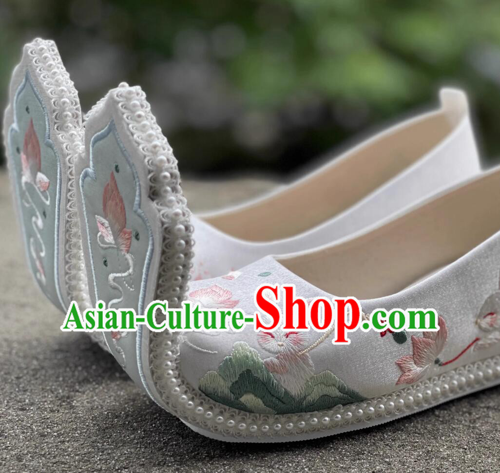 China Traditional White Hanfu Shoes Embroidered Lotus Rabbit Shoes Ancient Princess Shoes Han Dynasty Women Shoes