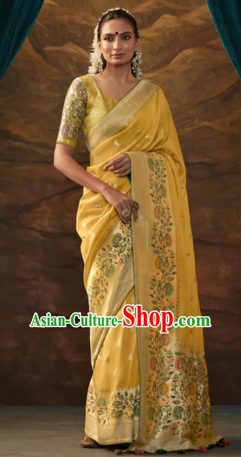 India National Clothing Traditional Festival Noble Lady Yellow Sari Dress Indian Brahmans Woman Costume