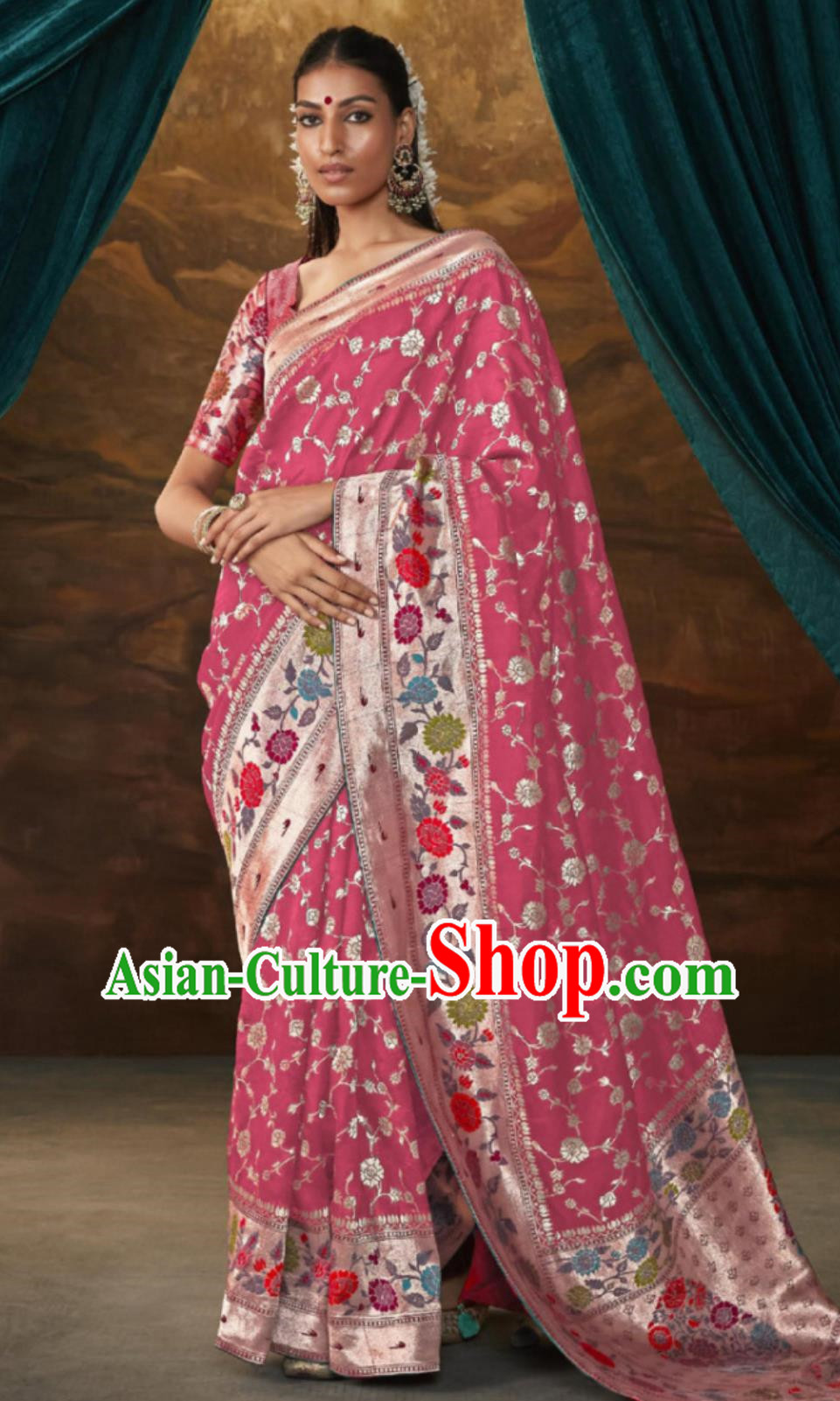 Traditional Festival Noble Lady Rosy Sari Dress Indian Brahmans Woman Costume India National Clothing